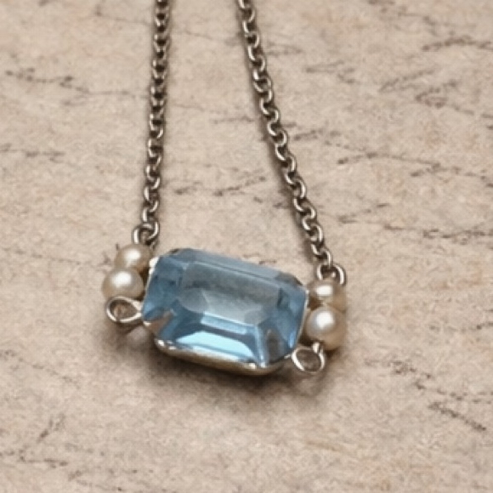 007 Avon Aqua Blue Glass Stone Necklace Pearl Accents w/ Bonus Stud Earrings - Picture 2 of 4